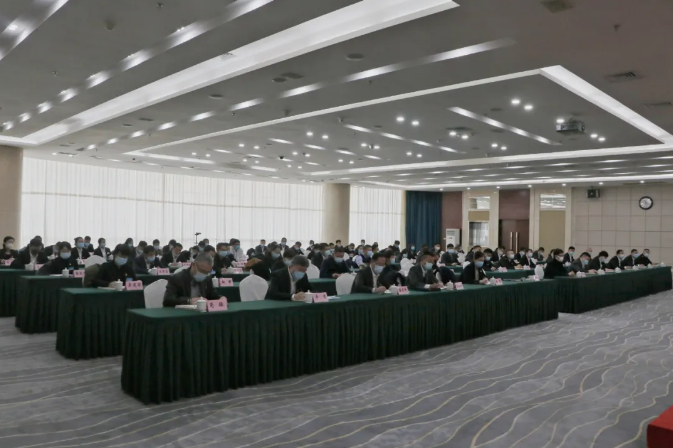 鞍勤集團(tuán)、溫泉集團(tuán)舉辦貫徹落實(shí)市第十三次黨代會(huì)精神宣講報(bào)告會(huì)(圖3)